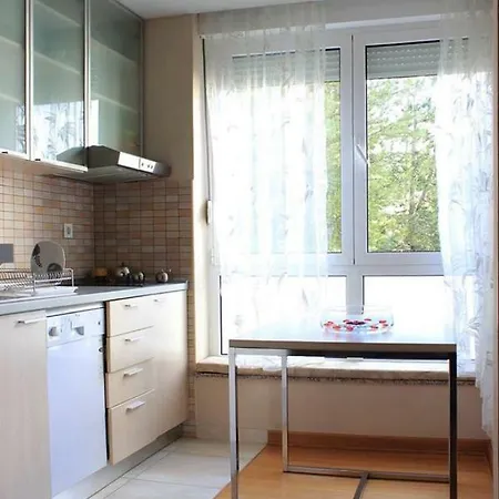 Ari's Apartman Apartamento