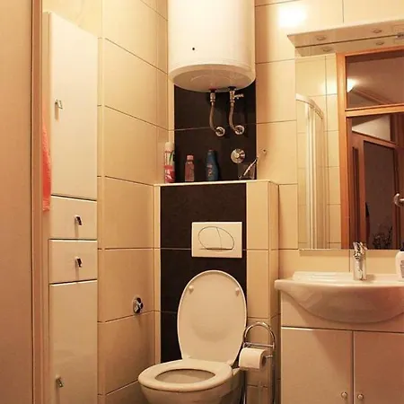 Ari's Apartman Apartamento